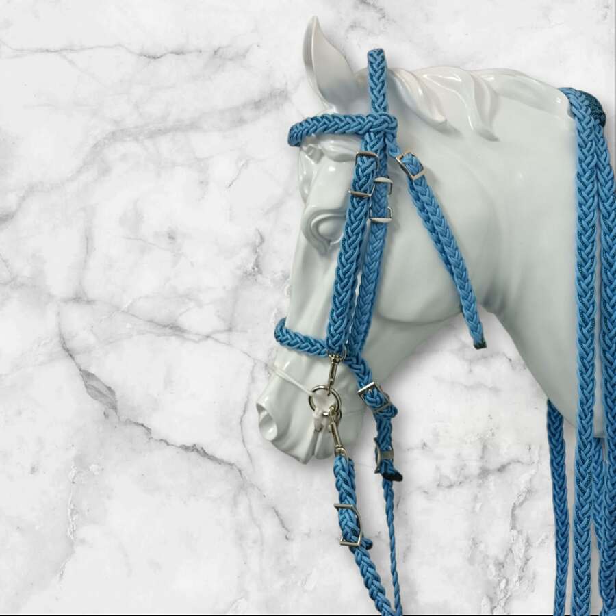 Full size comes with matching 9ft reins and neckrope